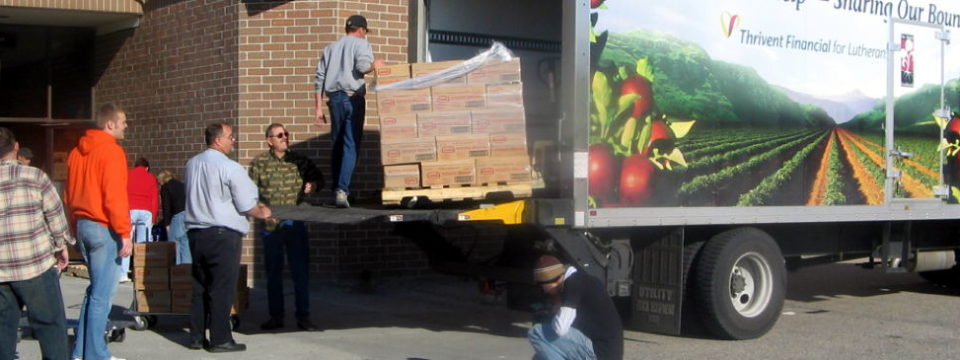 bruneau.-volunteers-unload-truck.-6.07-960×350